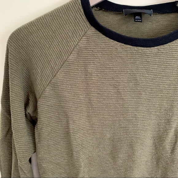 🦋 Army Green Ribbed Tee 🦋 - Picture 3 of 5